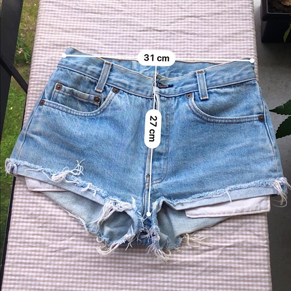 Vintage Levi’s jean shorts - Picture 5 of 5